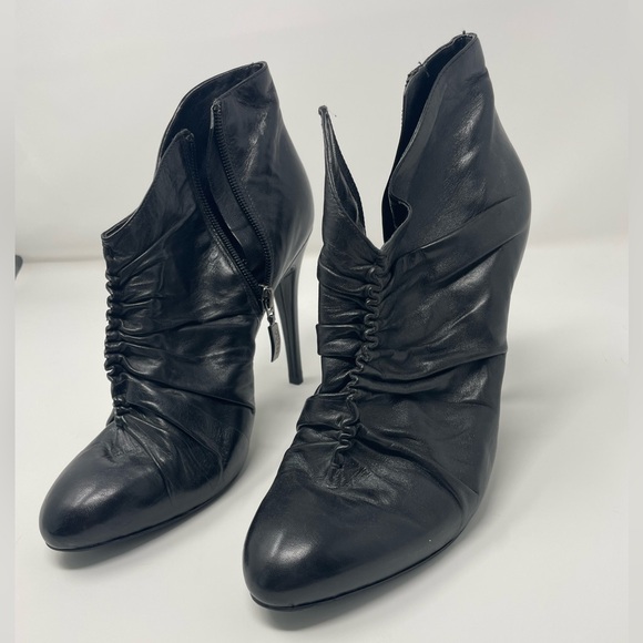Guess Shoes - GUESS Ankle Height 4.5” Closed Toe Heels with Zippers. Size 7 M.
